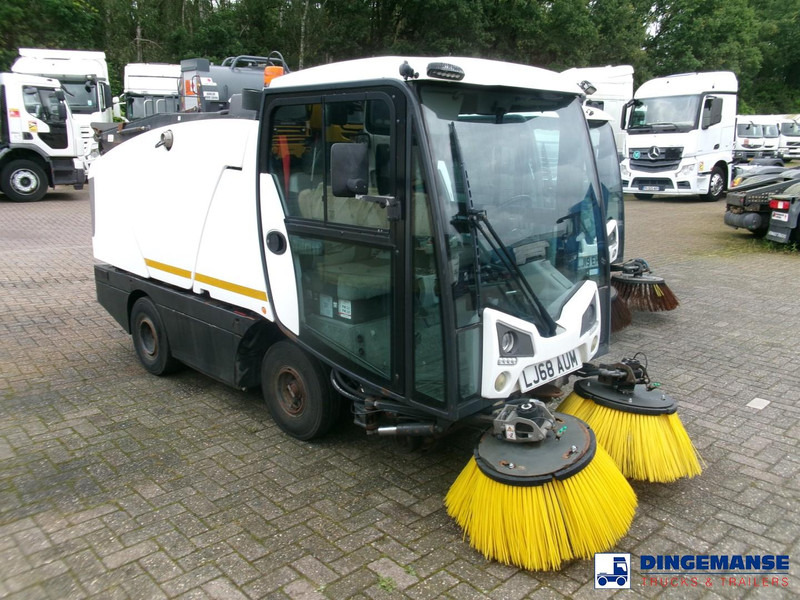 Johnston C202 compact street sweeper - Подметально-уборочная машина: фото 2 Johnston C202 compact street sweeper - Подметально-уборочная машина: фото 2