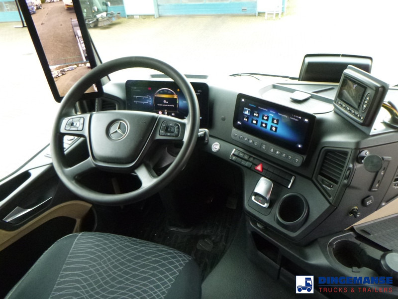 Фото интерьера 2: Крюковой мультилифт Mercedes-Benz Actros 2843 6x2 Hyva container hook 20t