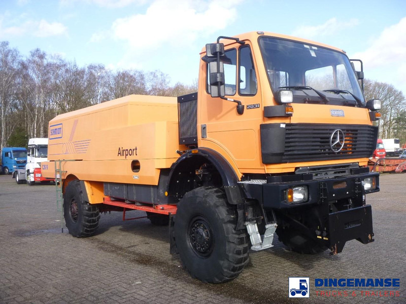 Mercedes-Benz SK 2031 4x4x4 Schmidt CJS9 airport sweeper snow plough - Снегоуборочная машина: фото 5 Mercedes-Benz SK 2031 4x4x4 Schmidt CJS9 airport sweeper snow plough - Снегоуборочная машина: фото 5