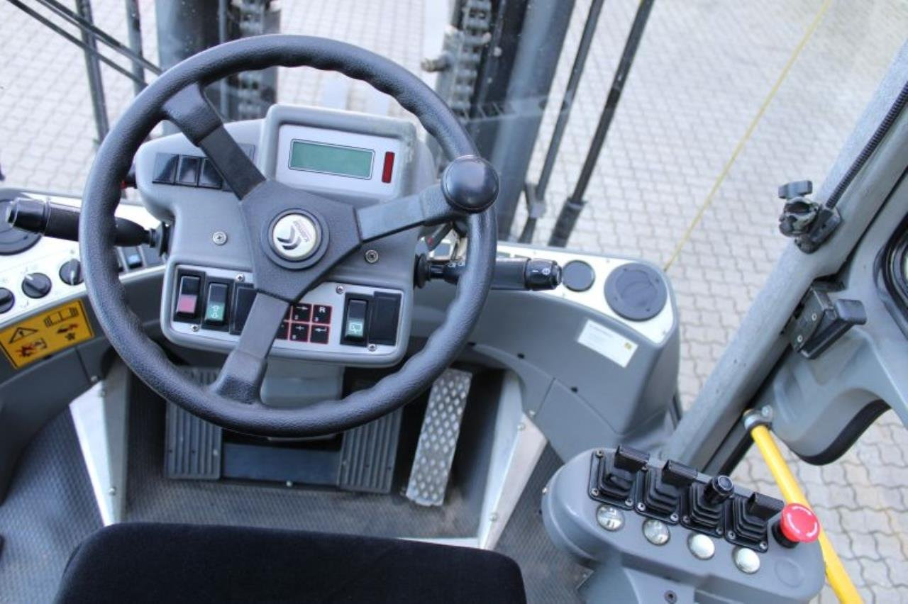 Kalmar ECD80-6 - Электропогрузчик: фото 4 Kalmar ECD80-6 - Электропогрузчик: фото 4