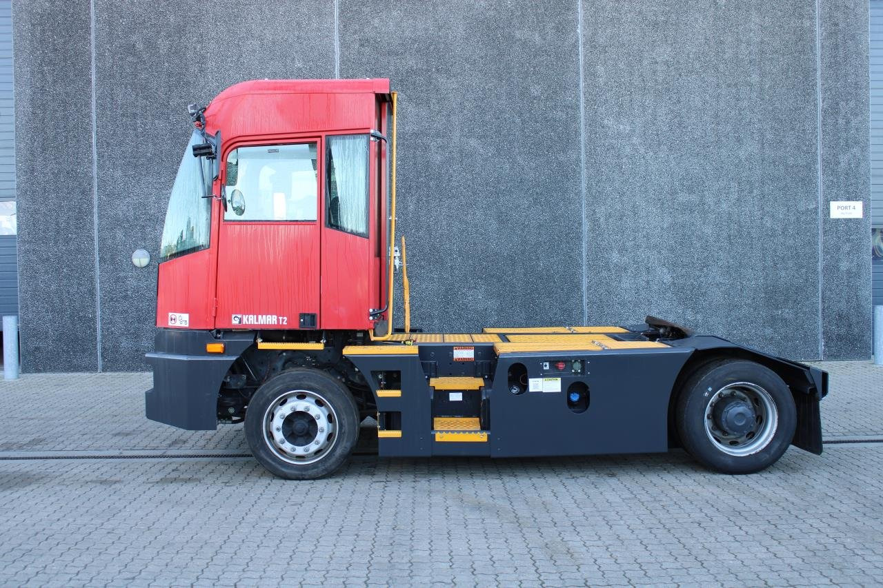 Kalmar T2I 4X2 - Терминальный тягач: фото 1 Kalmar T2I 4X2 - Терминальный тягач: фото 1