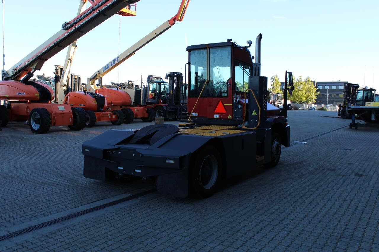 Kalmar T2I 4X2 - Терминальный тягач: фото 3 Kalmar T2I 4X2 - Терминальный тягач: фото 3