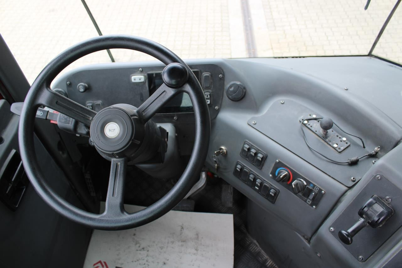 Kalmar T2I 4X2 - Терминальный тягач: фото 4 Kalmar T2I 4X2 - Терминальный тягач: фото 4