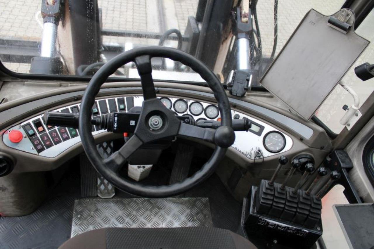 SveTruck 15120-35 - Дизельный погрузчик: фото 4 SveTruck 15120-35 - Дизельный погрузчик: фото 4