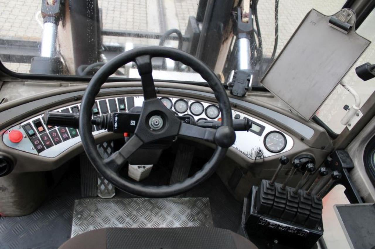 SveTruck 15120-35 - Дизельный погрузчик: фото 4 SveTruck 15120-35 - Дизельный погрузчик: фото 4