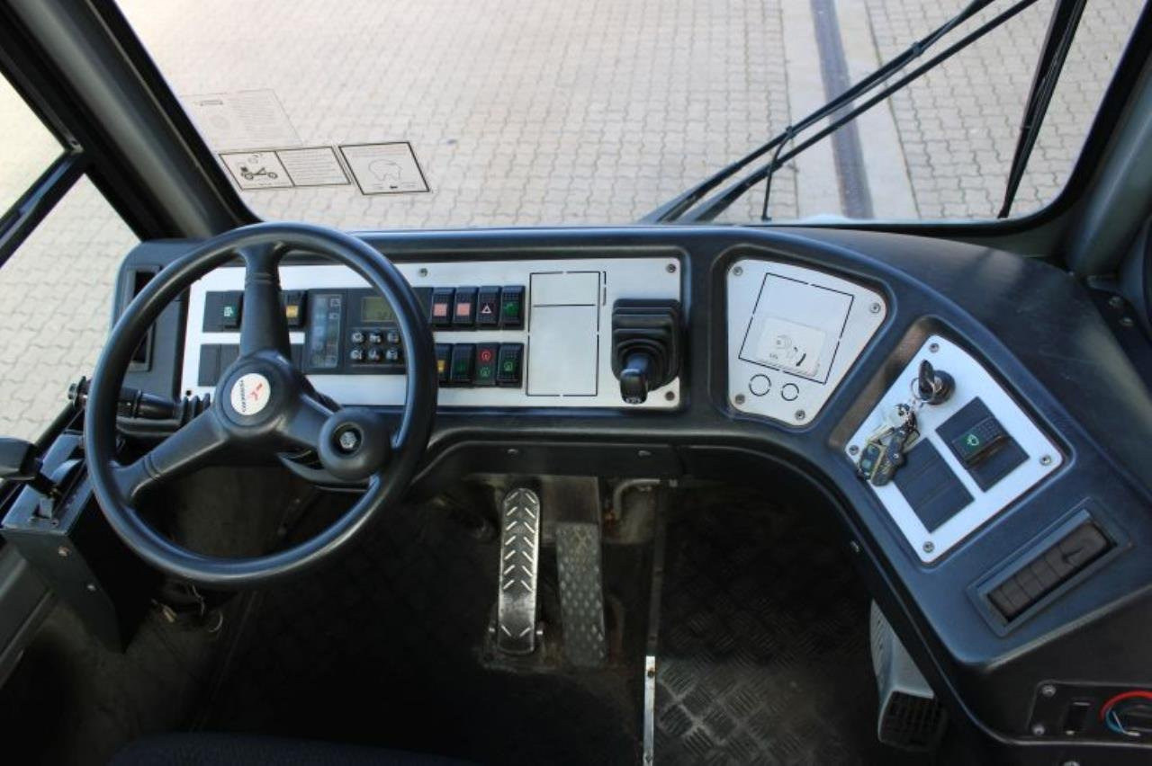 Terberg YT182 - Терминальный тягач: фото 4 Terberg YT182 - Терминальный тягач: фото 4