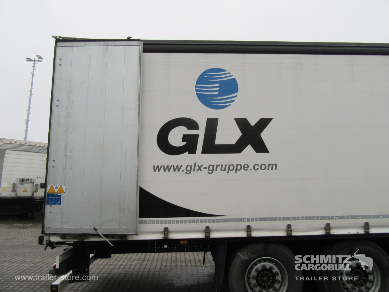 SCHMITZ Auflieger Curtainsider Standard - Тентованный полуприцеп: фото 3 SCHMITZ Auflieger Curtainsider Standard - Тентованный полуприцеп: фото 3