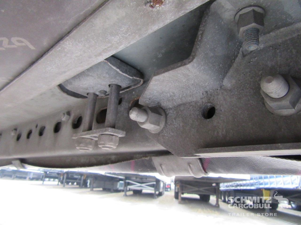 SCHMITZ Auflieger Curtainsider Standard - Тентованный полуприцеп: фото 4 SCHMITZ Auflieger Curtainsider Standard - Тентованный полуприцеп: фото 4