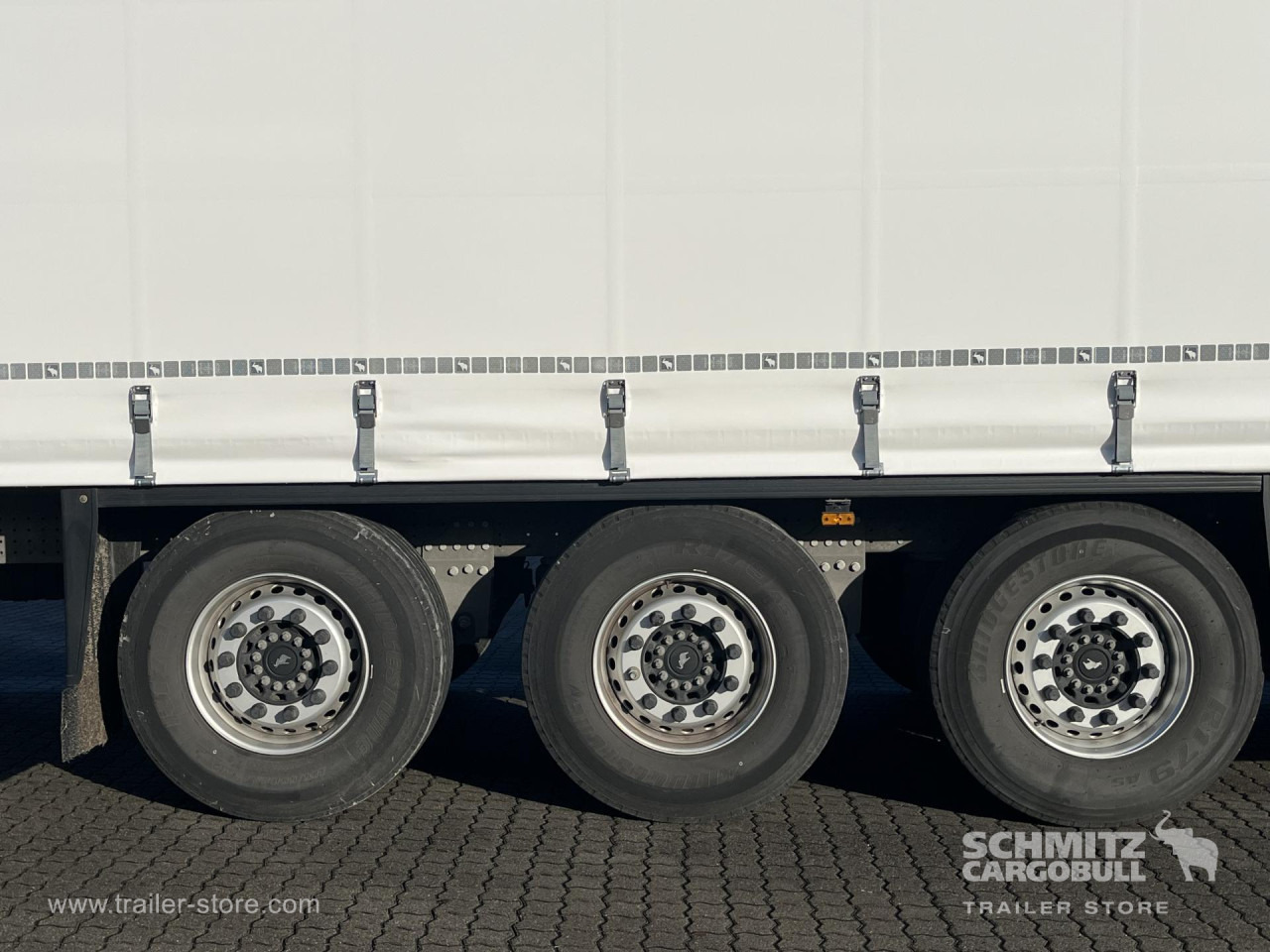 SCHMITZ Auflieger Curtainsider Standard - Тентованный полуприцеп: фото 2 SCHMITZ Auflieger Curtainsider Standard - Тентованный полуприцеп: фото 2