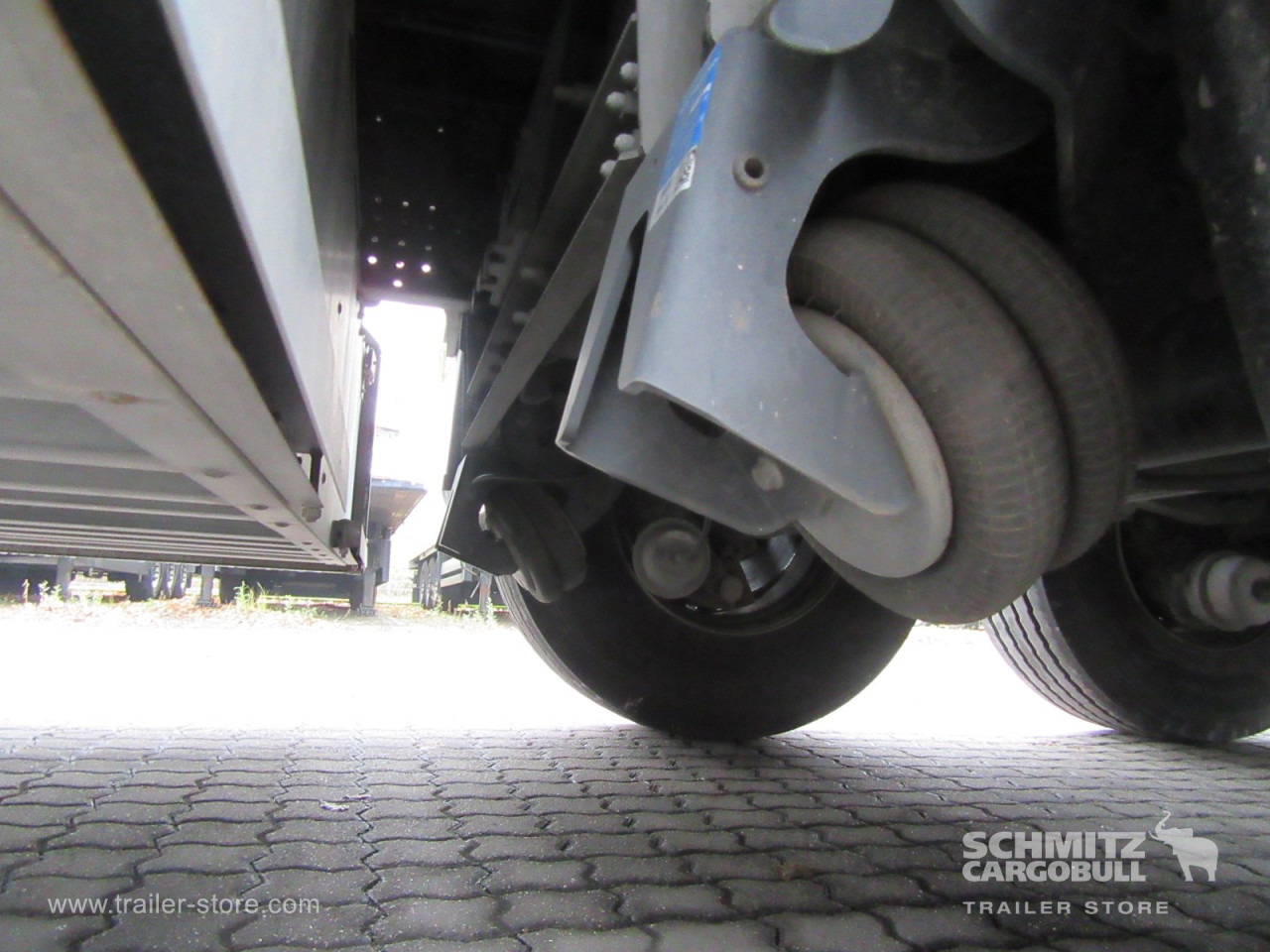 SCHMITZ Auflieger Curtainsider Standard - Тентованный полуприцеп: фото 3 SCHMITZ Auflieger Curtainsider Standard - Тентованный полуприцеп: фото 3