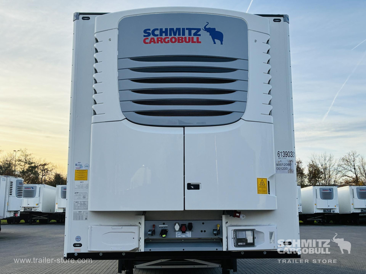 SCHMITZ Auflieger Tiefkühler Standard Double deck - Изотермический полуприцеп: фото 2 SCHMITZ Auflieger Tiefkühler Standard Double deck - Изотермический полуприцеп: фото 2