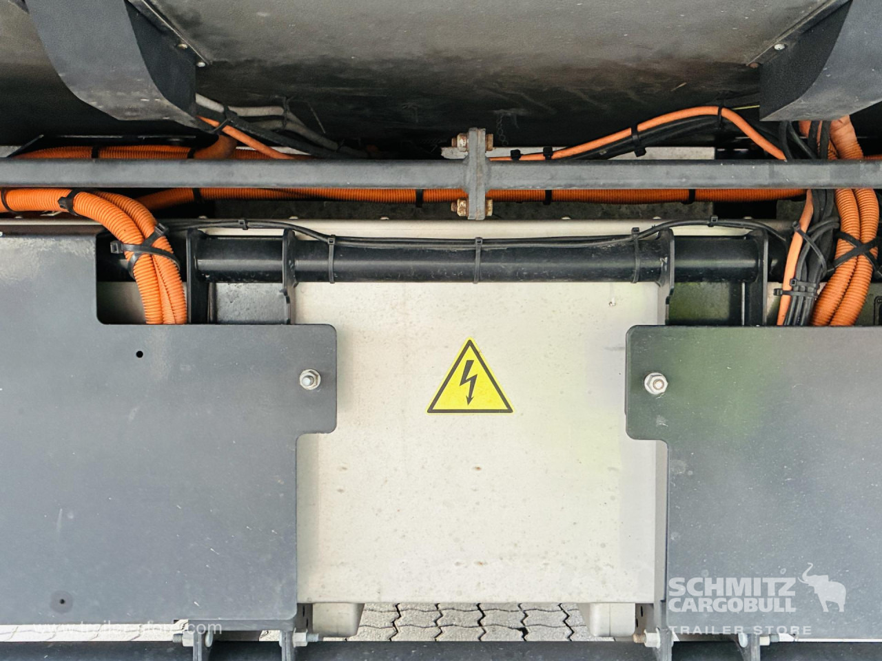 SCHMITZ Auflieger Tiefkühler Standard Taillift - Изотермический полуприцеп: фото 2 SCHMITZ Auflieger Tiefkühler Standard Taillift - Изотермический полуприцеп: фото 2