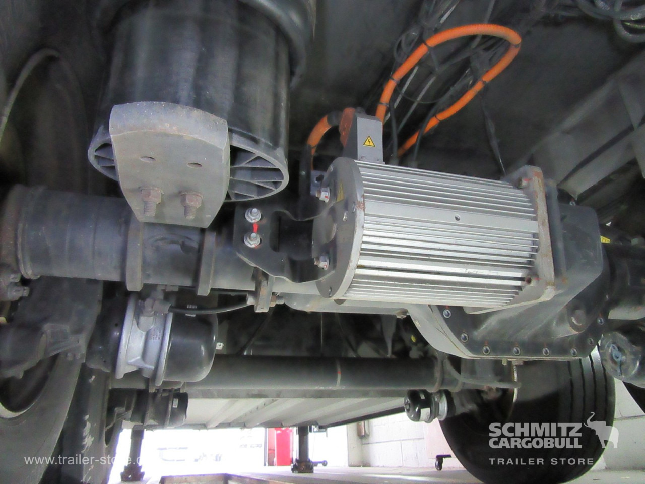 SCHMITZ Auflieger Tiefkühler Standard Taillift - Изотермический полуприцеп: фото 3 SCHMITZ Auflieger Tiefkühler Standard Taillift - Изотермический полуприцеп: фото 3