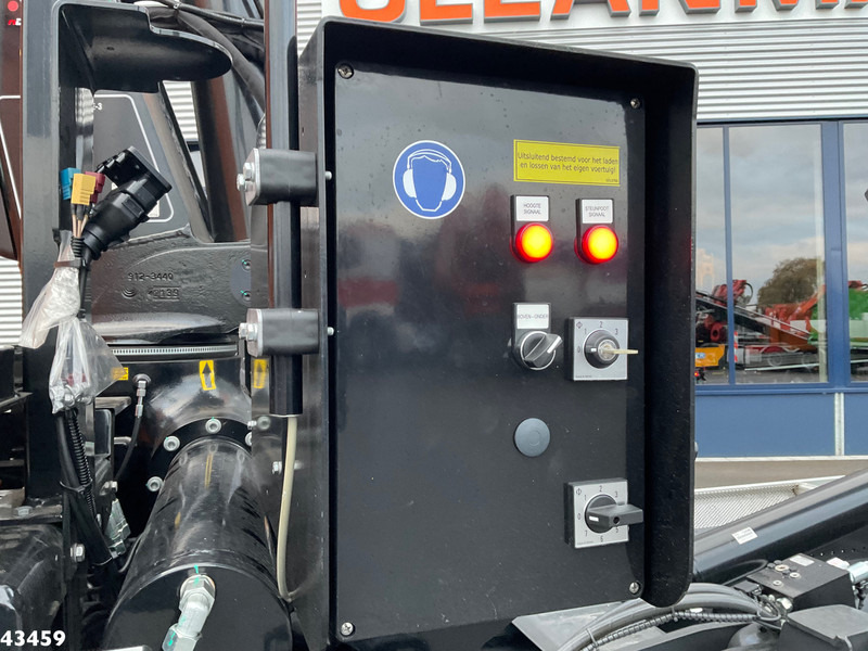 Фото интерьера 1: Крюковой мультилифт, Автоманипулятор DAF FAN XD 450 Hiab 23 Tonmeter laadkraan