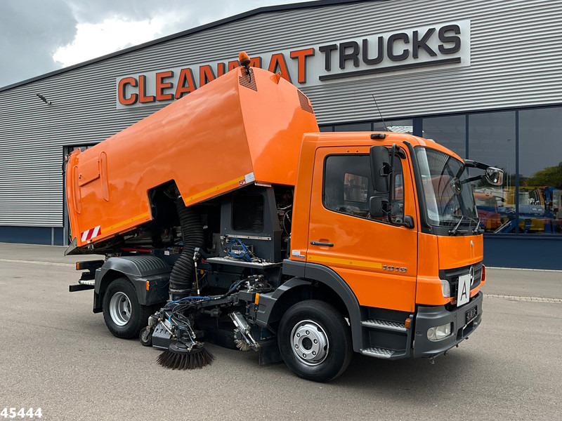 Mercedes-Benz Atego 1018 Brock Left and right sweeper Just 141.848 km! - Подметально-уборочная машина: фото 1 Mercedes-Benz Atego 1018 Brock Left and right sweeper Just 141.848 km! - Подметально-уборочная машина: фото 1