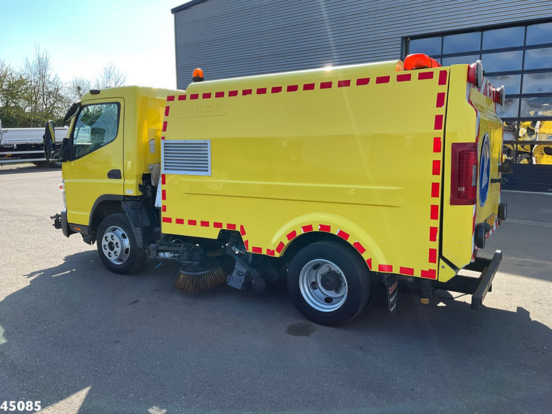 Mitsubishi Canter 7C15 Brock sweeper Just 94.095 km! - Подметально-уборочная машина: фото 4 Mitsubishi Canter 7C15 Brock sweeper Just 94.095 km! - Подметально-уборочная машина: фото 4
