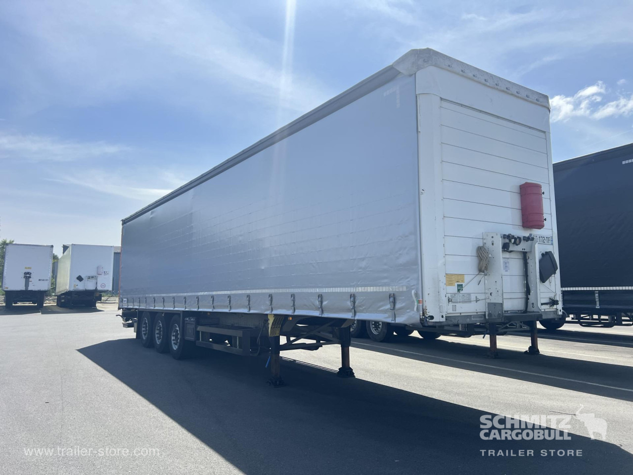 SCHMITZ Curtainsider Standard Taillift - Тентованный полуприцеп: фото 1 SCHMITZ Curtainsider Standard Taillift - Тентованный полуприцеп: фото 1