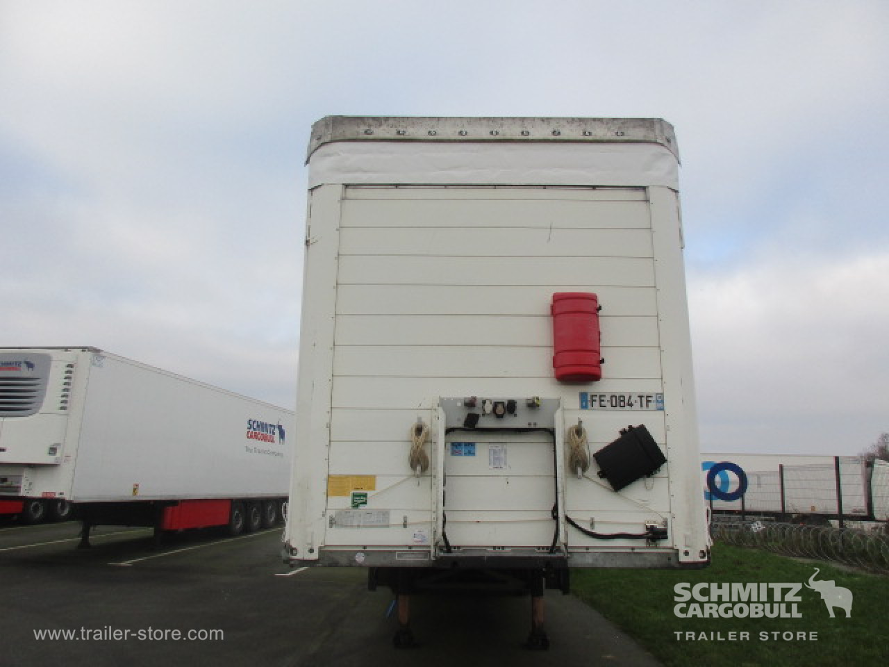 SCHMITZ Curtainsider Standard Taillift - Тентованный полуприцеп: фото 4 SCHMITZ Curtainsider Standard Taillift - Тентованный полуприцеп: фото 4