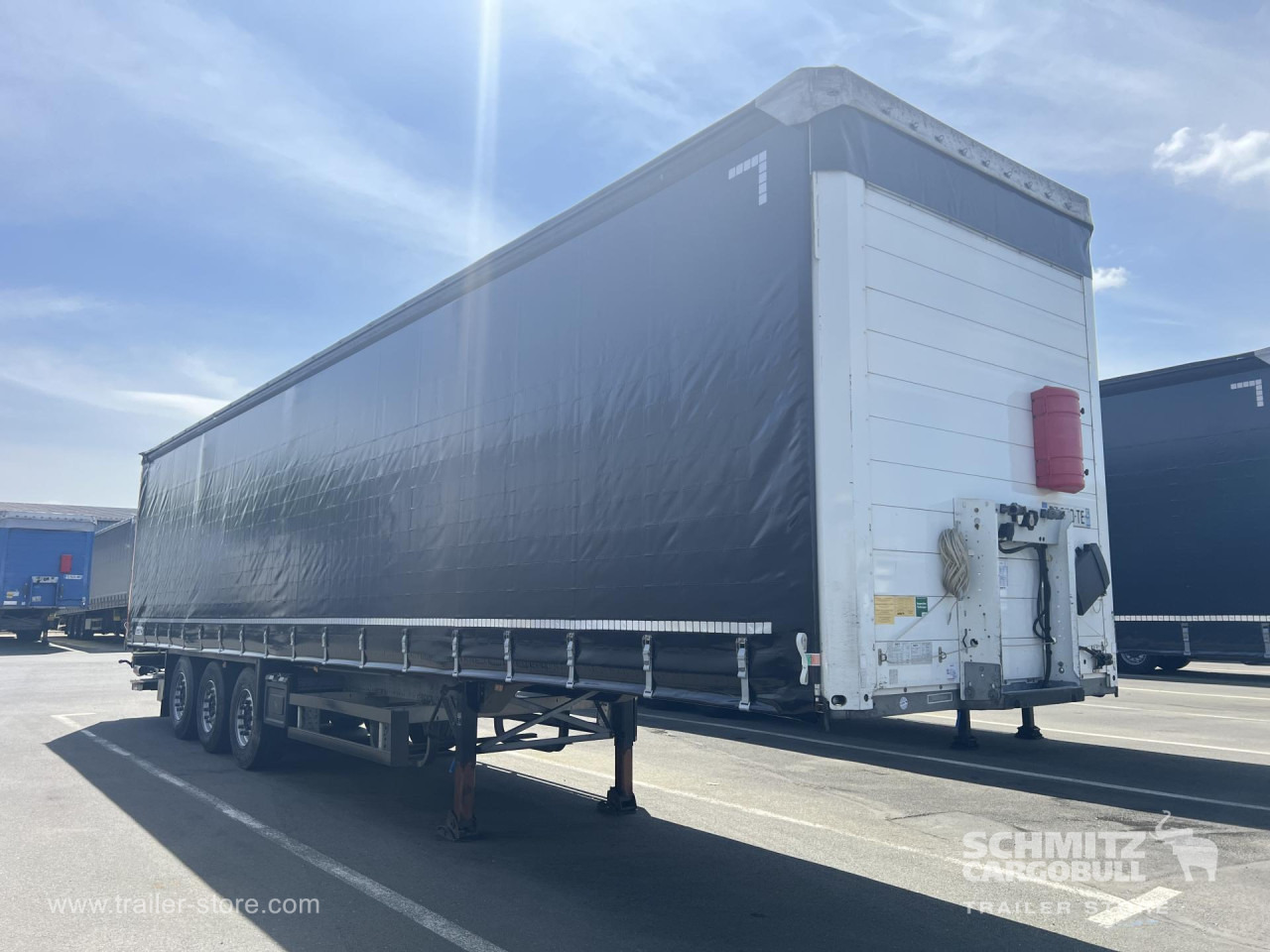 SCHMITZ Curtainsider Standard Taillift - Тентованный полуприцеп: фото 1 SCHMITZ Curtainsider Standard Taillift - Тентованный полуприцеп: фото 1