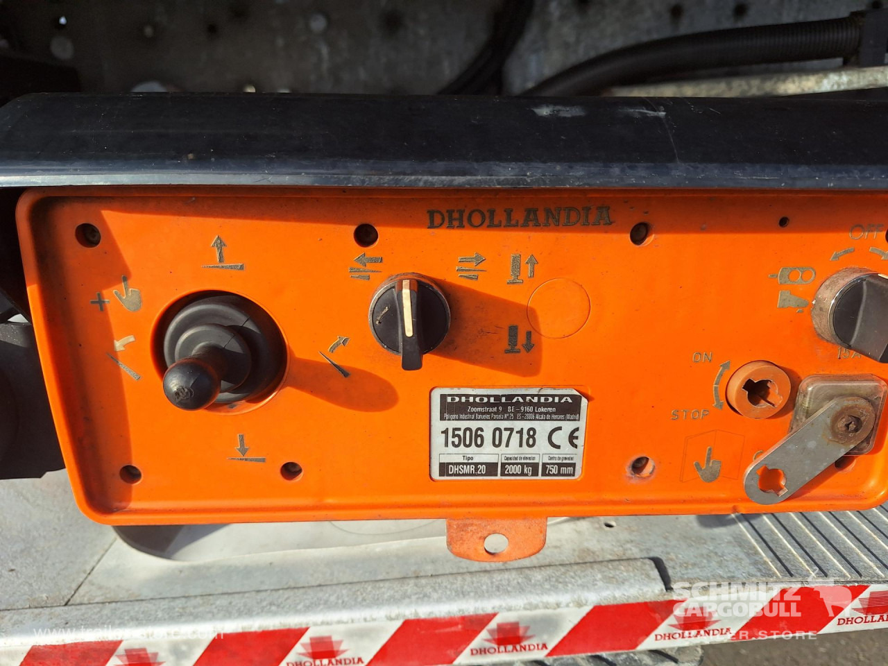 SCHMITZ Curtainsider Standard Taillift - Тентованный полуприцеп: фото 2 SCHMITZ Curtainsider Standard Taillift - Тентованный полуприцеп: фото 2