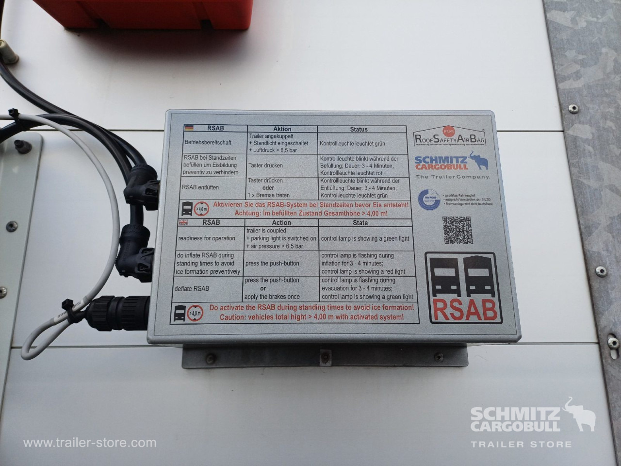 SCHMITZ Auflieger Curtainsider Standard - Тентованный полуприцеп: фото 3 SCHMITZ Auflieger Curtainsider Standard - Тентованный полуприцеп: фото 3