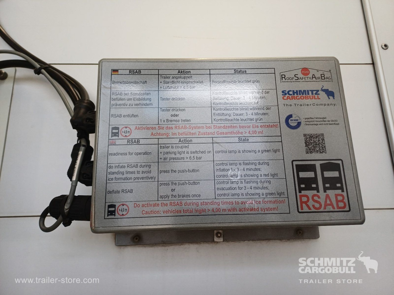 SCHMITZ Auflieger Curtainsider Standard - Тентованный полуприцеп: фото 3 SCHMITZ Auflieger Curtainsider Standard - Тентованный полуприцеп: фото 3