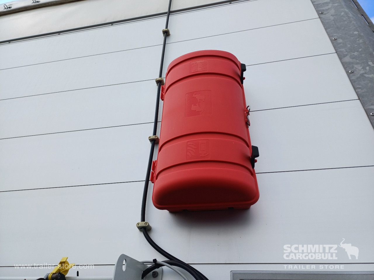 SCHMITZ Auflieger Curtainsider Standard - Тентованный полуприцеп: фото 4 SCHMITZ Auflieger Curtainsider Standard - Тентованный полуприцеп: фото 4