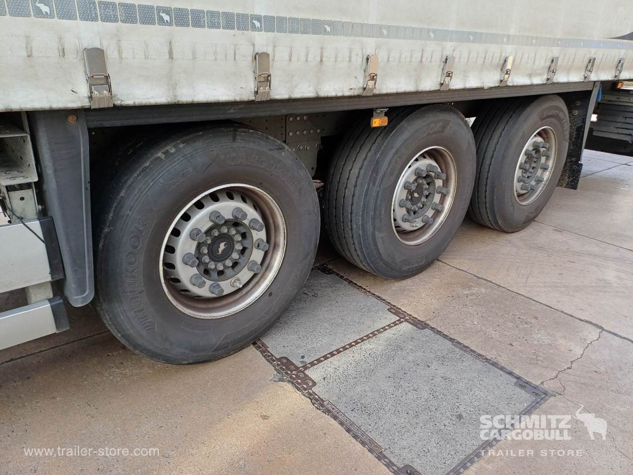SCHMITZ Auflieger Curtainsider Standard - Тентованный полуприцеп: фото 4 SCHMITZ Auflieger Curtainsider Standard - Тентованный полуприцеп: фото 4