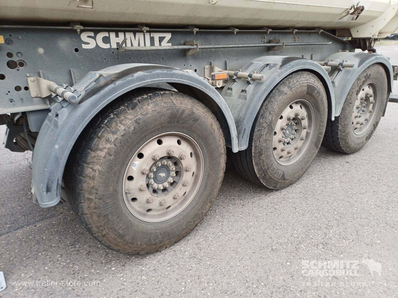SCHMITZ Auflieger Kipper Stahlrundmulde 24m³ - Самосвальный полуприцеп: фото 2 SCHMITZ Auflieger Kipper Stahlrundmulde 24m³ - Самосвальный полуприцеп: фото 2