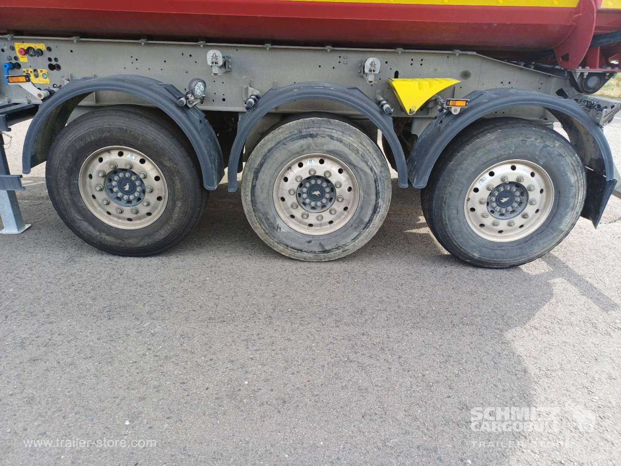 SCHMITZ Auflieger Kipper Stahlrundmulde 28m³ - Самосвальный полуприцеп: фото 2 SCHMITZ Auflieger Kipper Stahlrundmulde 28m³ - Самосвальный полуприцеп: фото 2