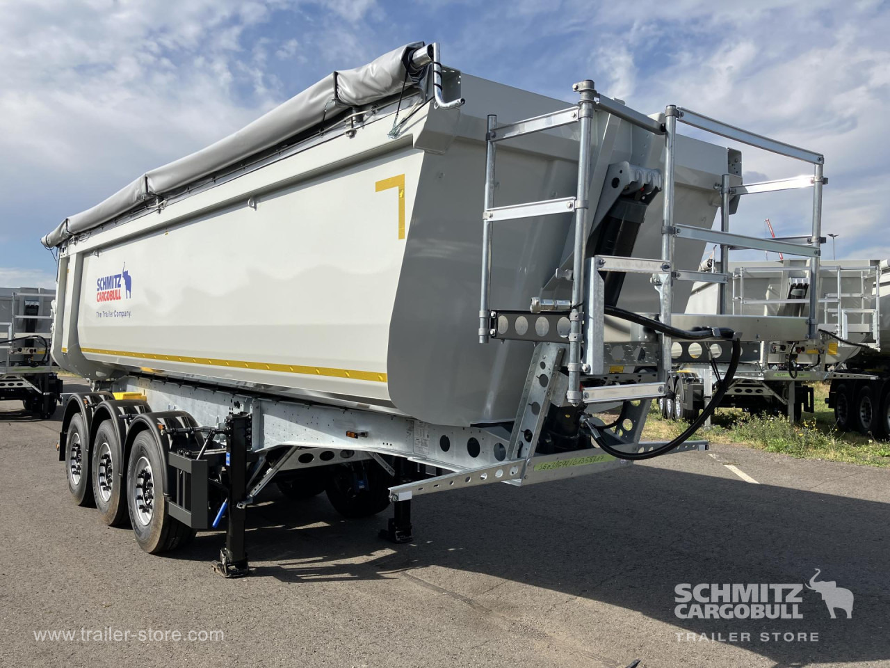SCHMITZ Auflieger Kipper Stahlrundmulde 29m³ - Самосвальный полуприцеп: фото 1 SCHMITZ Auflieger Kipper Stahlrundmulde 29m³ - Самосвальный полуприцеп: фото 1
