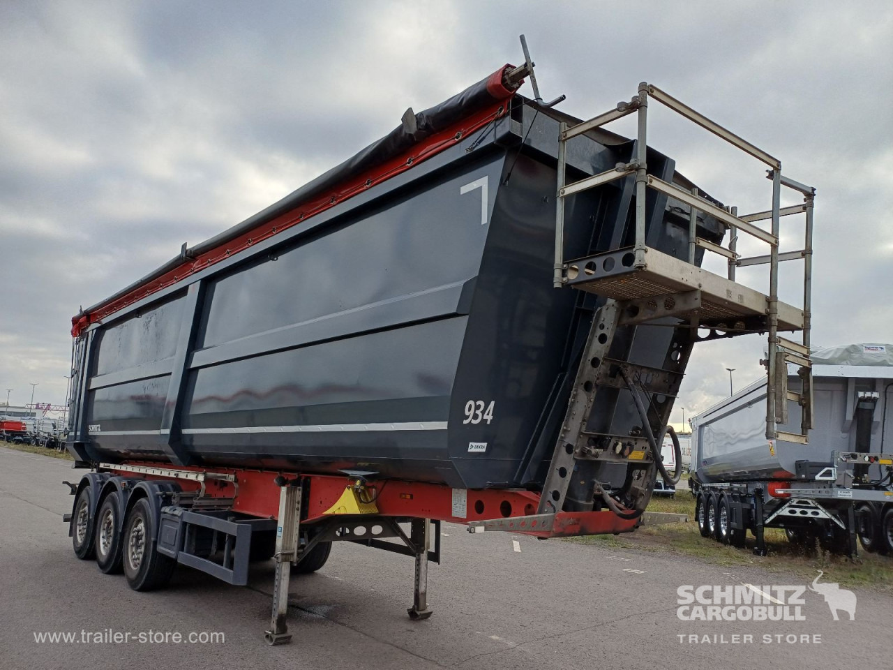 SCHMITZ Auflieger Kipper Stahlrundmulde 51m³ - Самосвальный полуприцеп: фото 1 SCHMITZ Auflieger Kipper Stahlrundmulde 51m³ - Самосвальный полуприцеп: фото 1