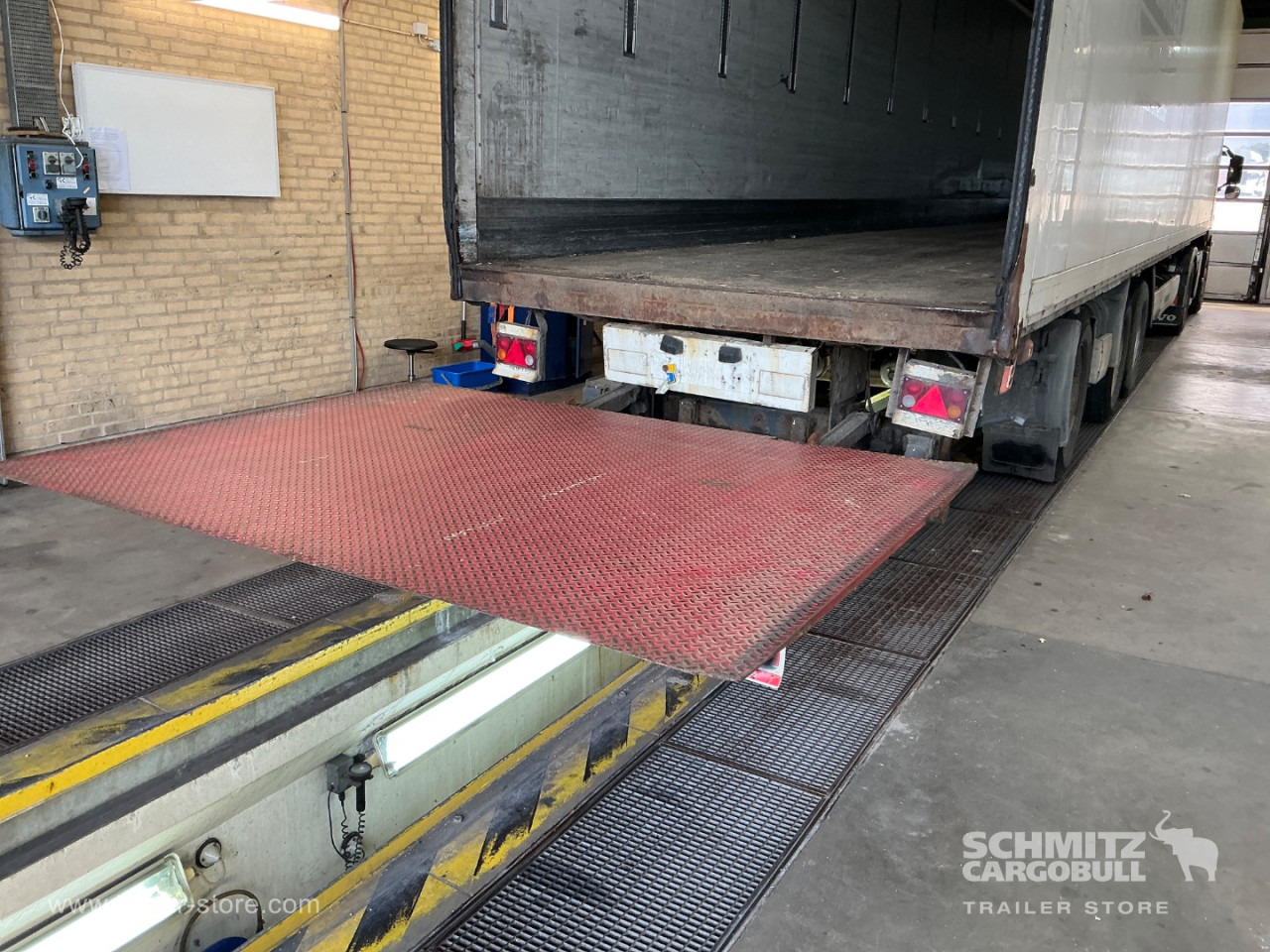 KRONE Dryfreight Standard Taillift - Полуприцеп-фургон: фото 3 KRONE Dryfreight Standard Taillift - Полуприцеп-фургон: фото 3