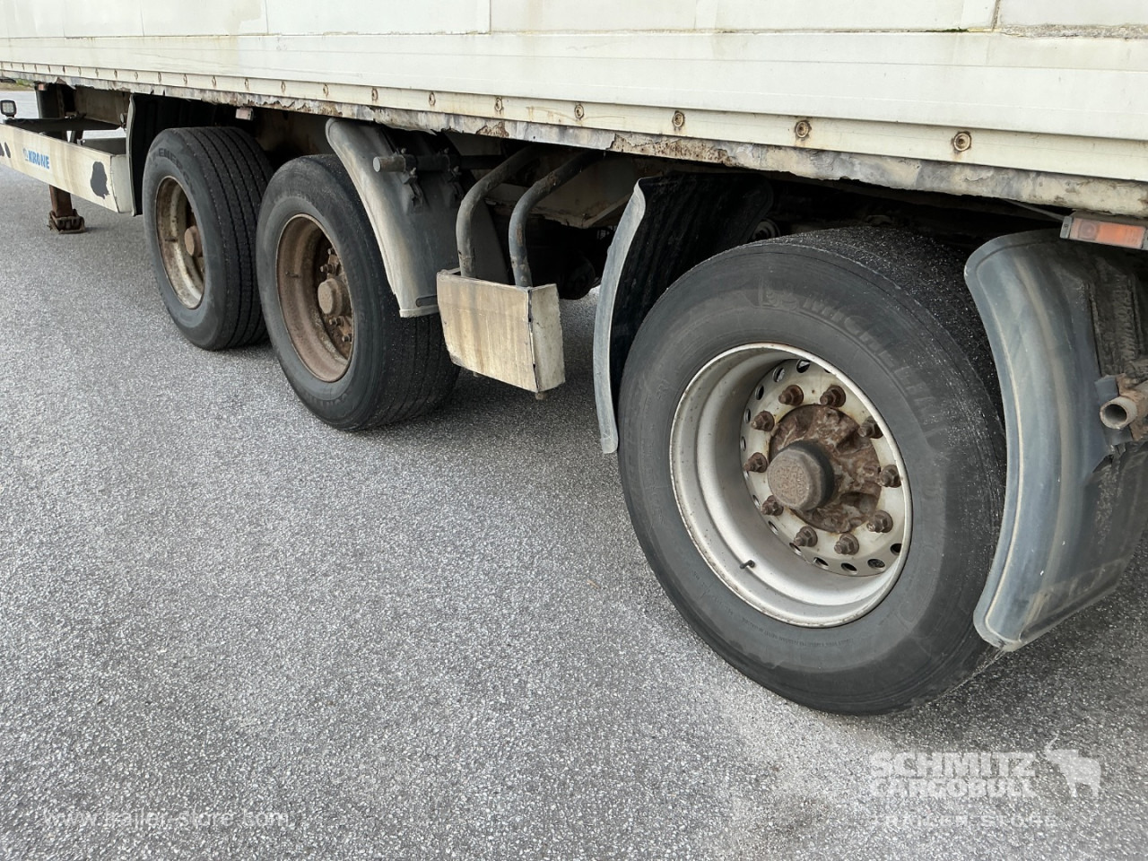 KRONE Dryfreight Standard Taillift - Полуприцеп-фургон: фото 2 KRONE Dryfreight Standard Taillift - Полуприцеп-фургон: фото 2