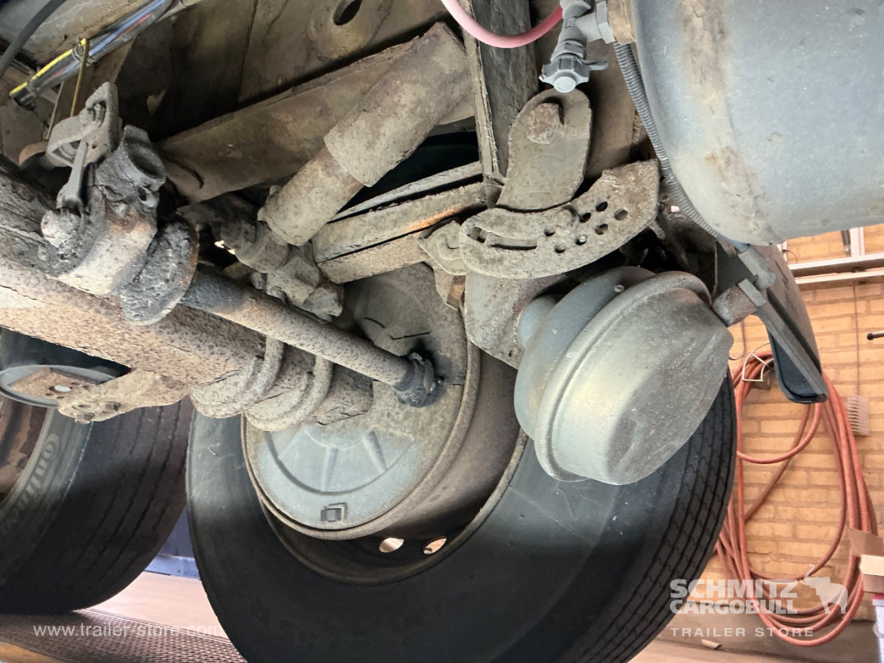 KRONE Dryfreight Standard Taillift - Полуприцеп-фургон: фото 5 KRONE Dryfreight Standard Taillift - Полуприцеп-фургон: фото 5