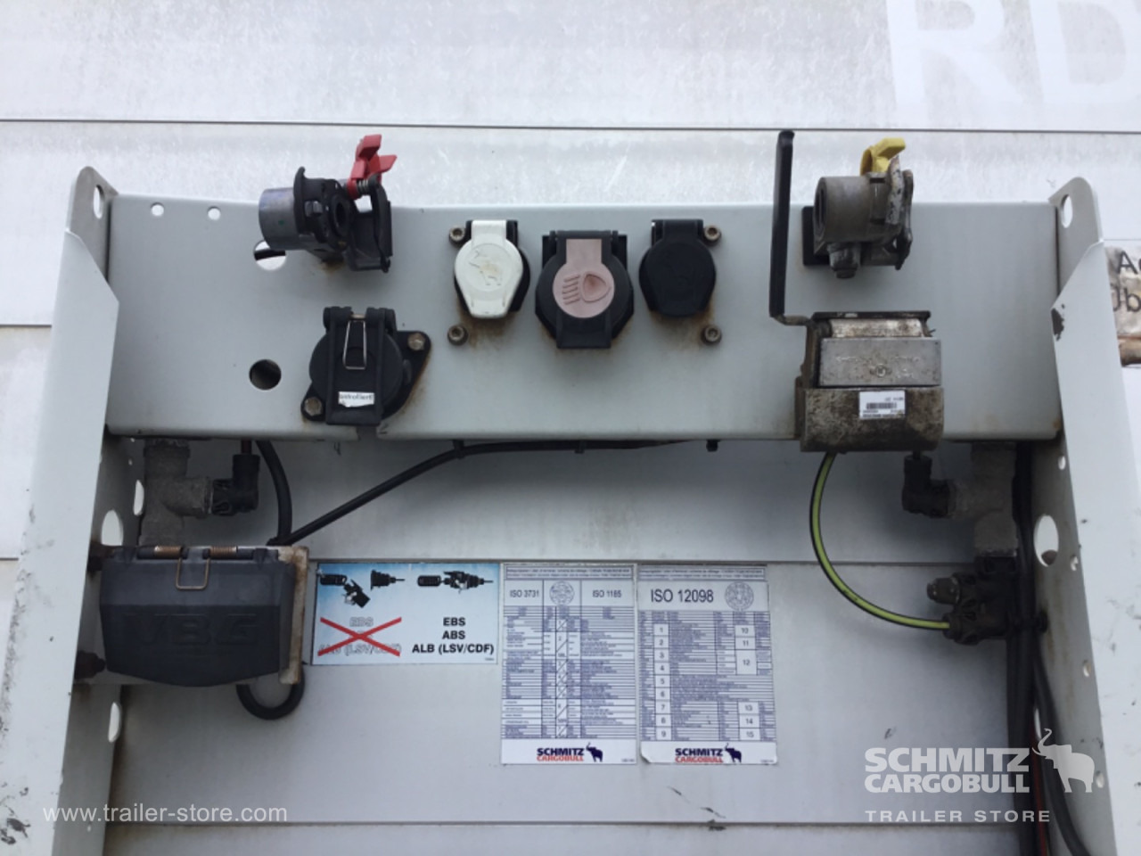 SCHMITZ Dryfreight Standard - Полуприцеп-фургон: фото 3 SCHMITZ Dryfreight Standard - Полуприцеп-фургон: фото 3