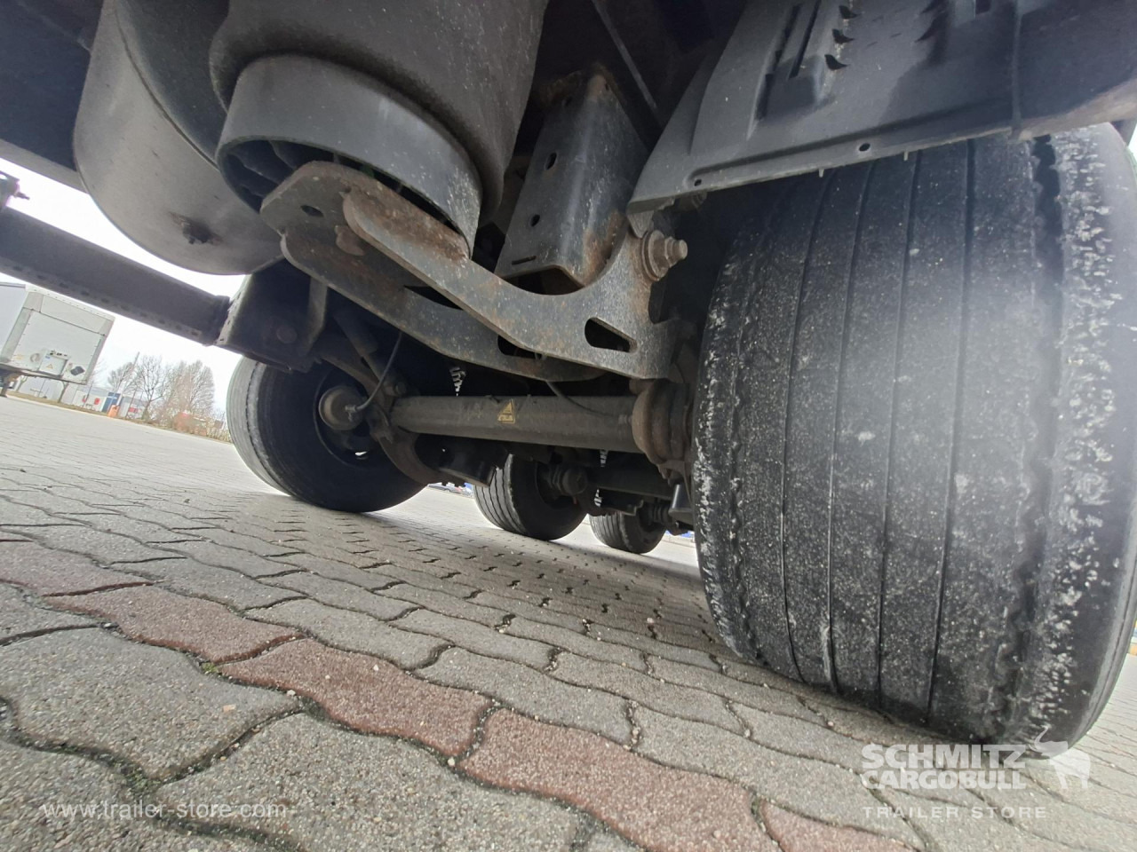 KRONE Curtainsider Mega - Тентованный полуприцеп: фото 4 KRONE Curtainsider Mega - Тентованный полуприцеп: фото 4