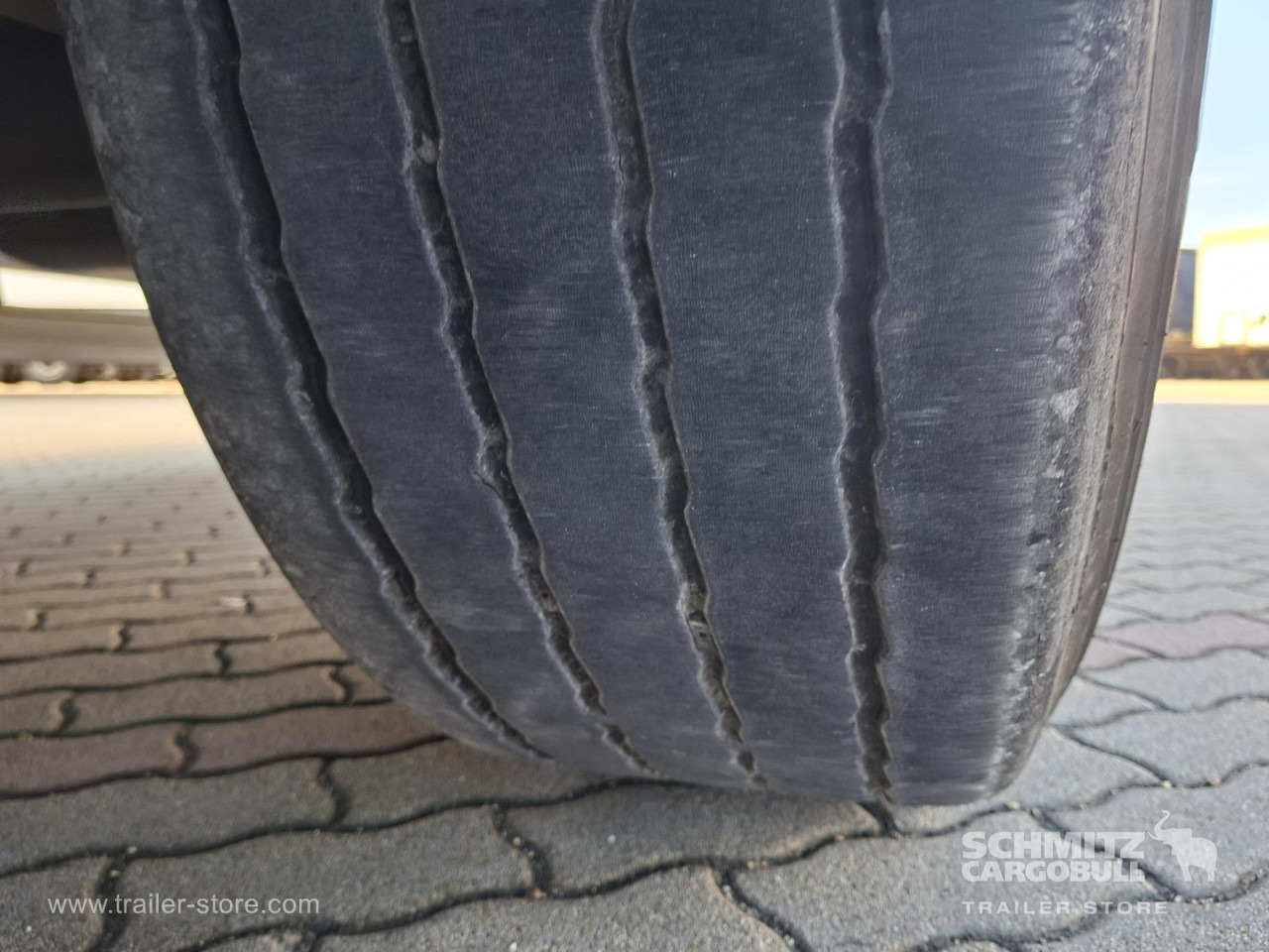 SCHMITZ Mélyhűtő koffer Multitemp - Изотермический полуприцеп: фото 2 SCHMITZ Mélyhűtő koffer Multitemp - Изотермический полуприцеп: фото 2