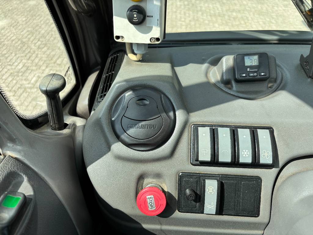 Телескопический погрузчик Manitou MRT 2550: фото 16