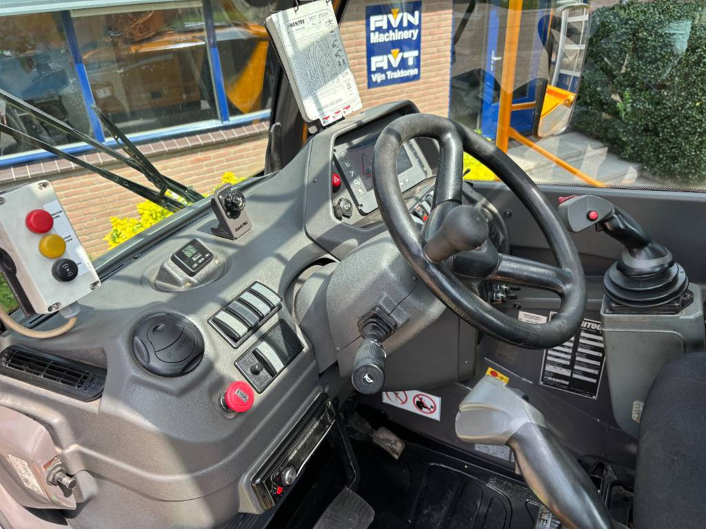 Телескопический погрузчик Manitou MRT 2550: фото 19