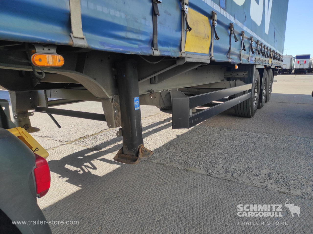 SCHMITZ Напівпричіп Стандартний - Тентованный полуприцеп: фото 2 SCHMITZ Напівпричіп Стандартний - Тентованный полуприцеп: фото 2