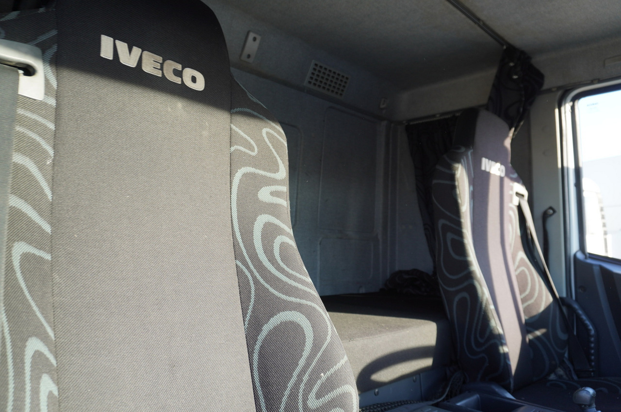 Самосвал, Автоманипулятор IVECO Eurocargo 120E18 Crane Palfinger / 3-way tipper / sleeper cab: фото 17