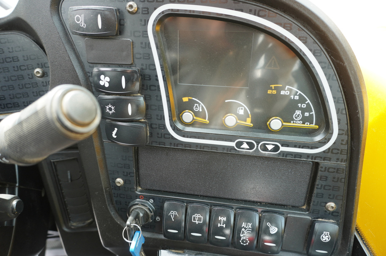 Телескопический фронтальный погрузчик JCB 526-56 AGRI Plus / 5.6 m telescopic loader / joystick: фото 33