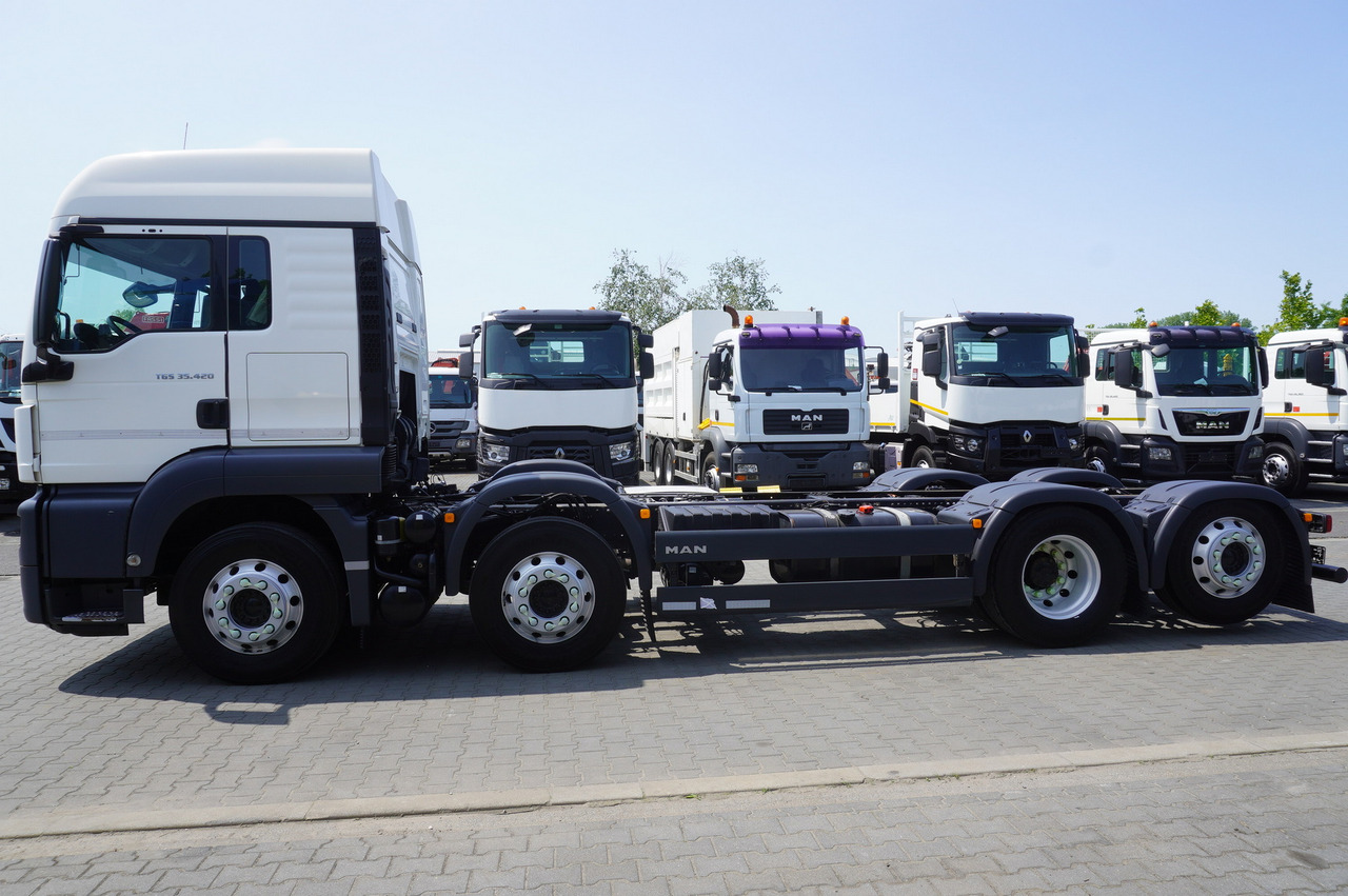 MAN TGS 35.420 8x2 / Chassis 6.4 m / 3 steered axles - Грузовик-шасси: фото 3 MAN TGS 35.420 8x2 / Chassis 6.4 m / 3 steered axles - Грузовик-шасси: фото 3