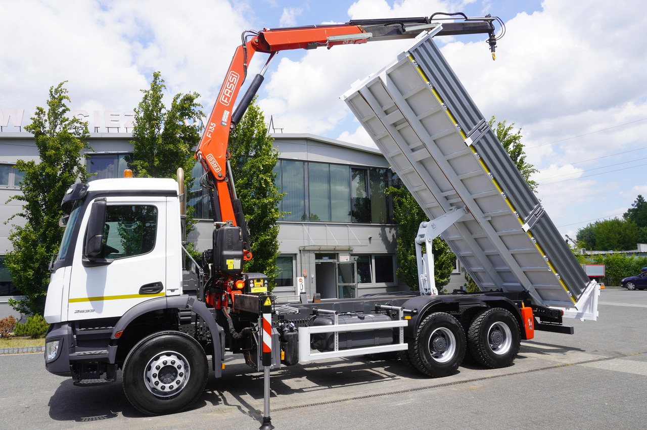 MERCEDES-BENZ AROCS 2633 6x4 / 5.5 T crane FASSI F135 / Tipper 15 EPAL - Автоманипулятор: фото 5 MERCEDES-BENZ AROCS 2633 6x4 / 5.5 T crane FASSI F135 / Tipper 15 EPAL - Автоманипулятор: фото 5