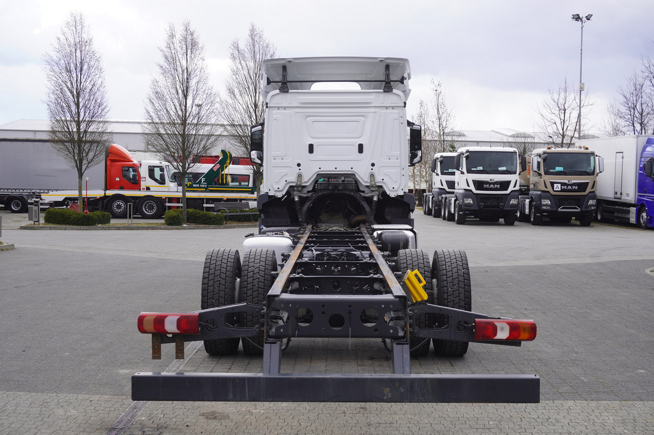 MERCEDES-BENZ Actros 1824 / 9.1 m chassis / sleeping cabin - Грузовик-шасси: фото 4 MERCEDES-BENZ Actros 1824 / 9.1 m chassis / sleeping cabin - Грузовик-шасси: фото 4