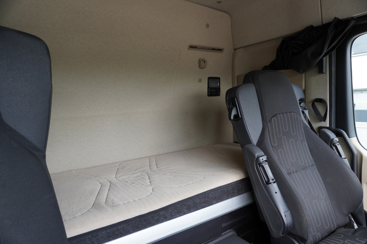 Рефрижератор MERCEDES-BENZ Actros 1824 / Refrigerator 22 EPAL / Carrier Supra 850 / Sleeping cabin: фото 26 Рефрижератор MERCEDES-BENZ Actros 1824 / Refrigerator 22 EPAL / Carrier Supra 850 / Sleeping cabin: фото 26