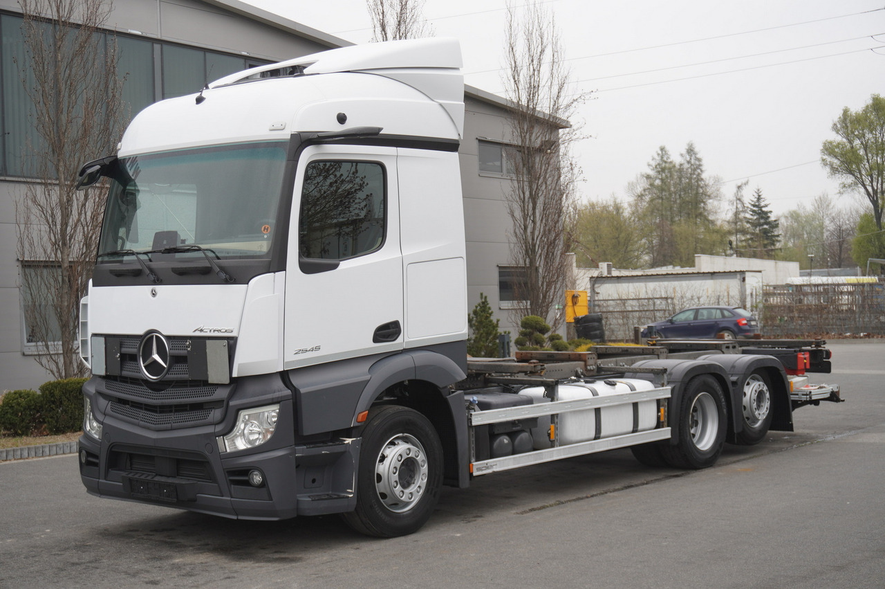 MERCEDES-BENZ Actros 2545 6×2 MP5 / ADR AT - Грузовик-контейнеровоз/ Сменный кузов: фото 1 MERCEDES-BENZ Actros 2545 6×2 MP5 / ADR AT - Грузовик-контейнеровоз/ Сменный кузов: фото 1