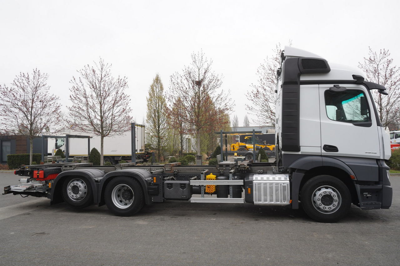 MERCEDES-BENZ Actros 2545 6×2 MP5 / ADR AT - Грузовик-контейнеровоз/ Сменный кузов: фото 2 MERCEDES-BENZ Actros 2545 6×2 MP5 / ADR AT - Грузовик-контейнеровоз/ Сменный кузов: фото 2