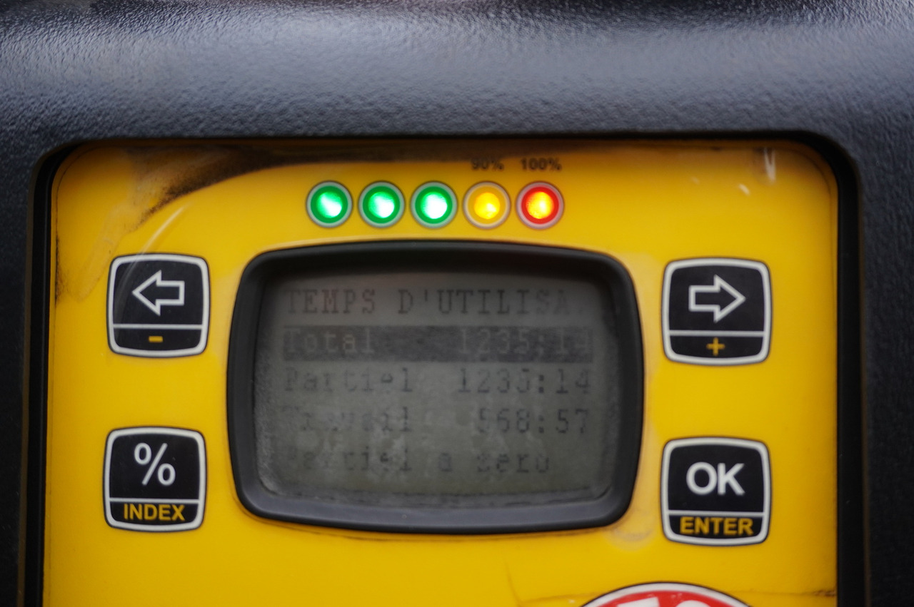 RENAULT C280 DTI 8 / FASSI crane 5.6 T / 560 MTH / Remote control / Rotator / Flatbed 15 EPAL - Грузовик бортовой/ Платформа, Автоманипулятор: фото 2 RENAULT C280 DTI 8 / FASSI crane 5.6 T / 560 MTH / Remote control / Rotator / Flatbed 15 EPAL - Грузовик бортовой/ Платформа, Автоманипулятор: фото 2